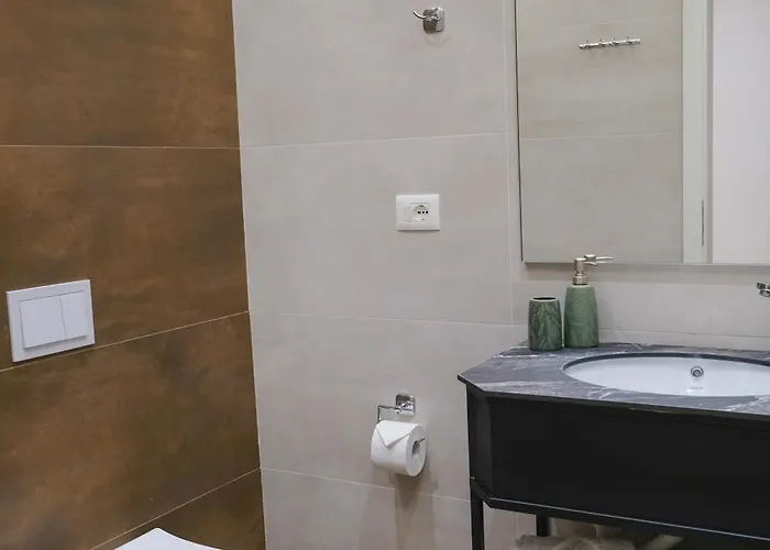 Lindi's 4/7 Apartment Tirana